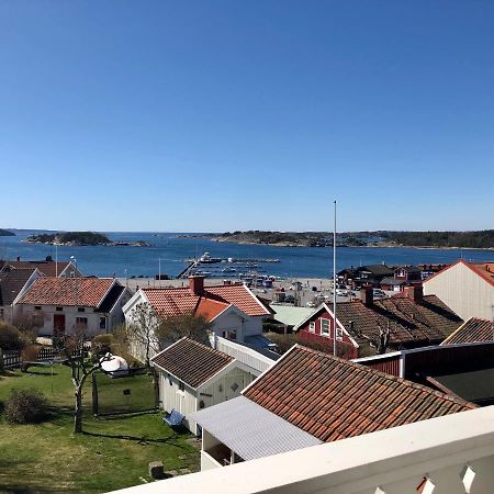 Vacker Vaning Med Havsutsikt I Stroemstads Centrum. Exteriér fotografie