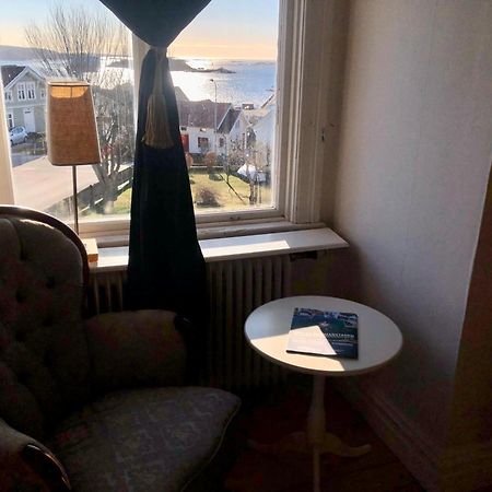 Vacker Vaning Med Havsutsikt I Stroemstads Centrum. Exteriér fotografie